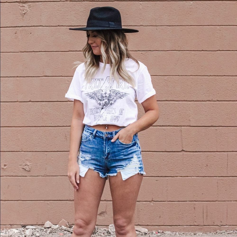 Free Spirit Graphic Tee - Picture 5 of 7